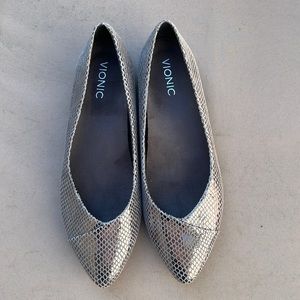 Vionic flats sz 9. (Fits more like 9.5)